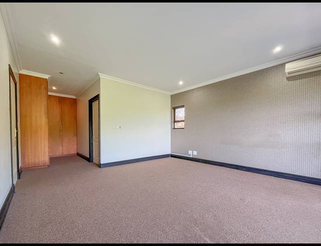 4 BEDROOM TOWNHOUSE FOR SALE IN ZIMBALI ESTATE